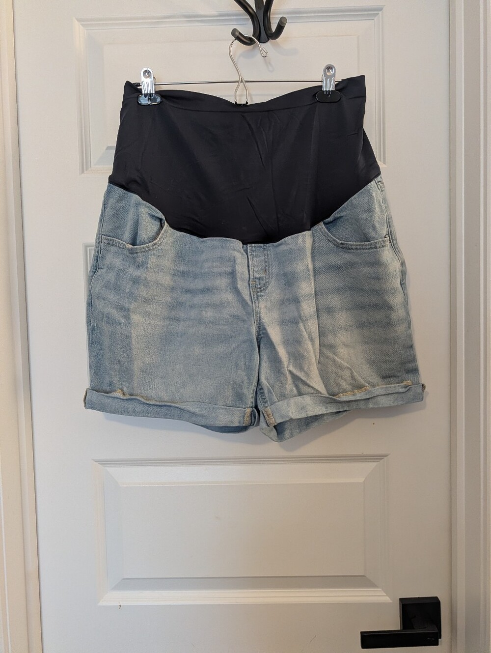 Maternity Short 16